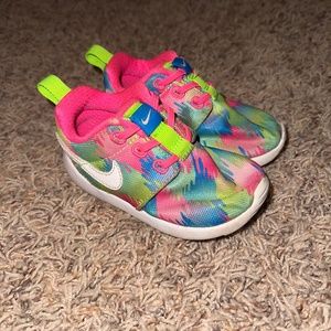 Toddler Nike roshes